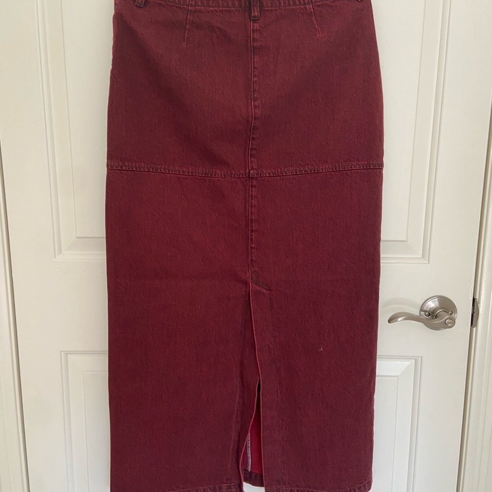 new。Elegant Burgundy Denim Skirt